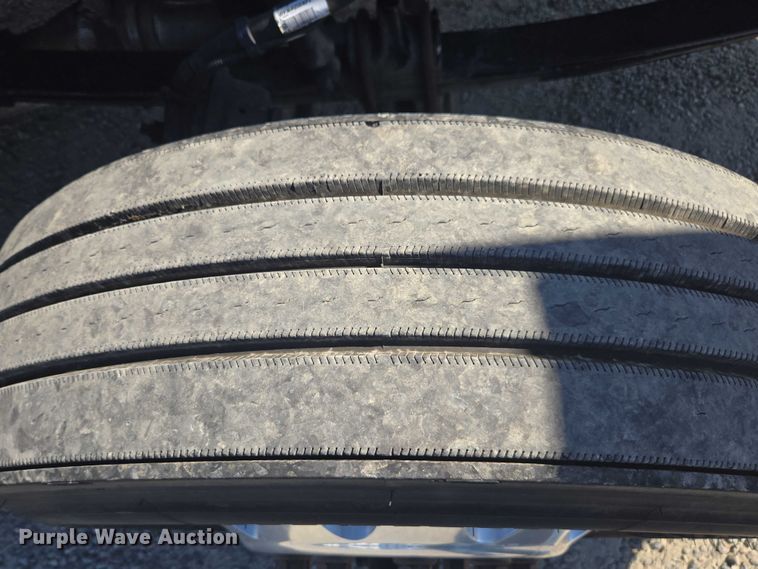 image for item FB9413 2016 Kenworth T880 semi truck