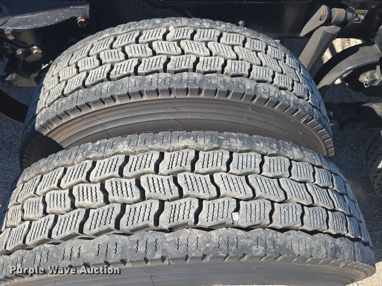 image for item FB9413 2016 Kenworth T880 semi truck