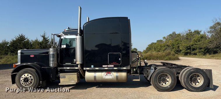 image for item FI0004 2006 Peterbilt 379 semi truck