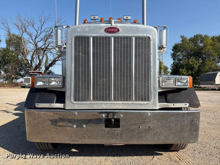 image for item FI0004 2006 Peterbilt 379 semi truck