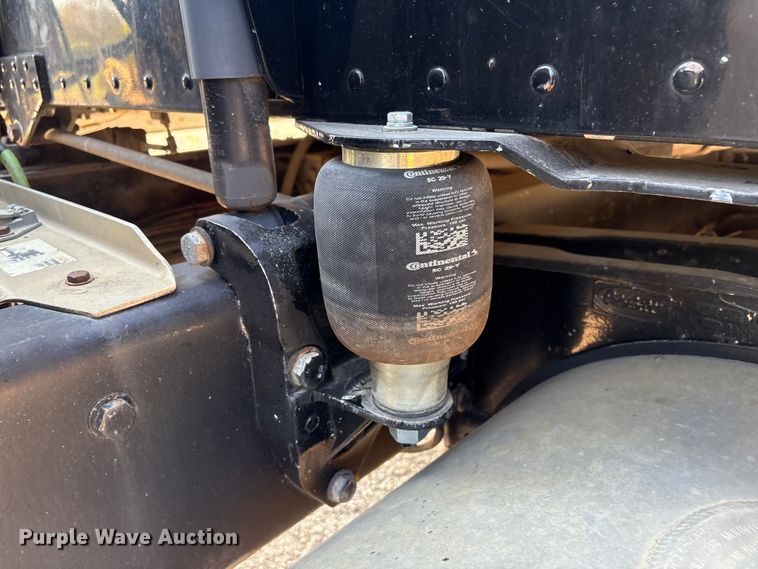 image for item FI0004 2006 Peterbilt 379 semi truck