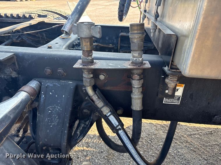 image for item FI0004 2006 Peterbilt 379 semi truck