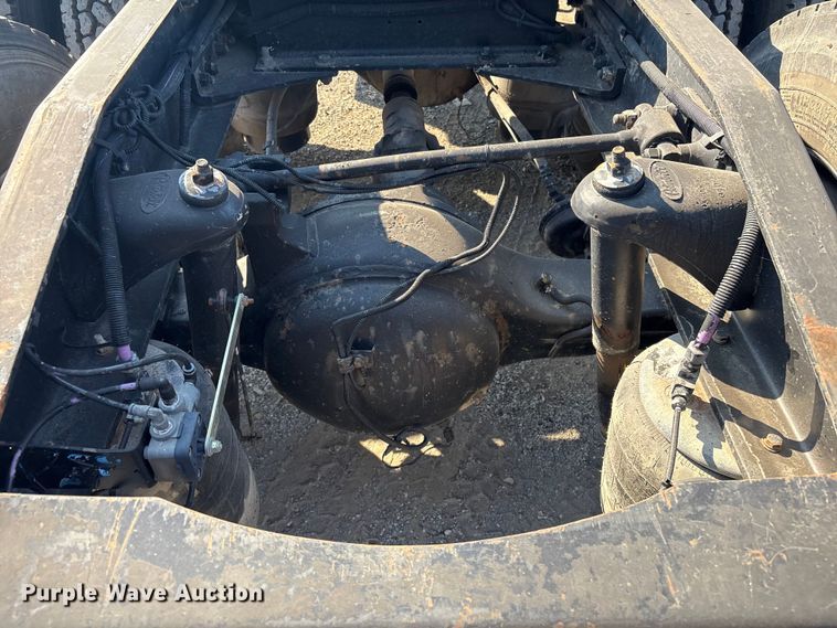 image for item FI0004 2006 Peterbilt 379 semi truck