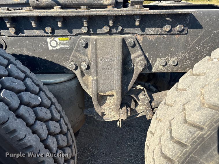 image for item FI0004 2006 Peterbilt 379 semi truck