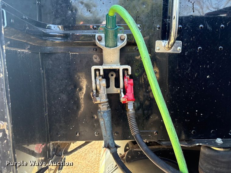 image for item FI0004 2006 Peterbilt 379 semi truck