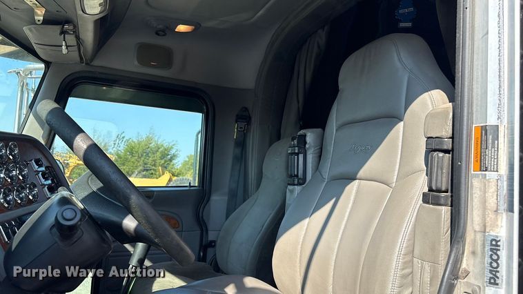 image for item FI0004 2006 Peterbilt 379 semi truck