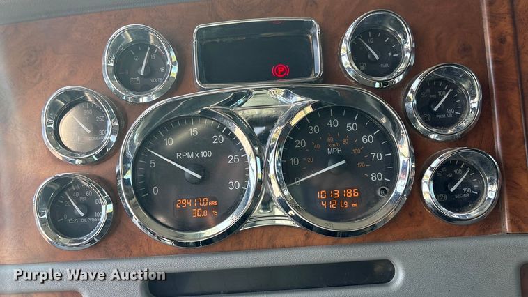 image for item FI0004 2006 Peterbilt 379 semi truck