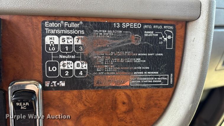 image for item FI0004 2006 Peterbilt 379 semi truck