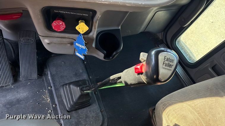 image for item FI0004 2006 Peterbilt 379 semi truck