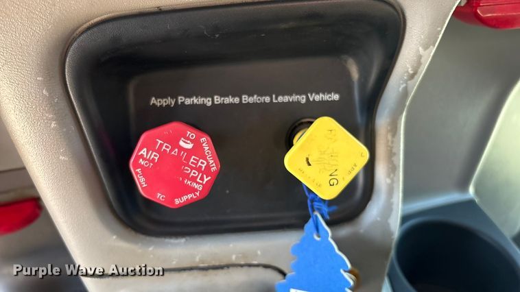 image for item FI0004 2006 Peterbilt 379 semi truck