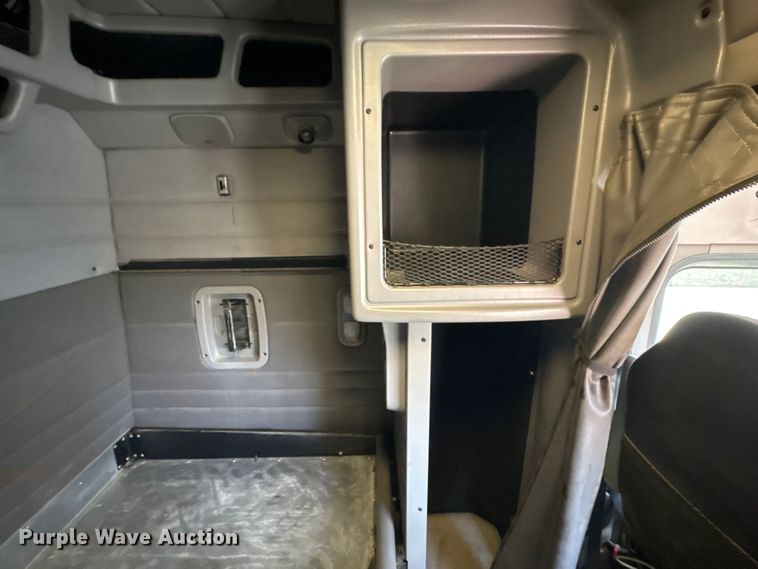 image for item FI0004 2006 Peterbilt 379 semi truck