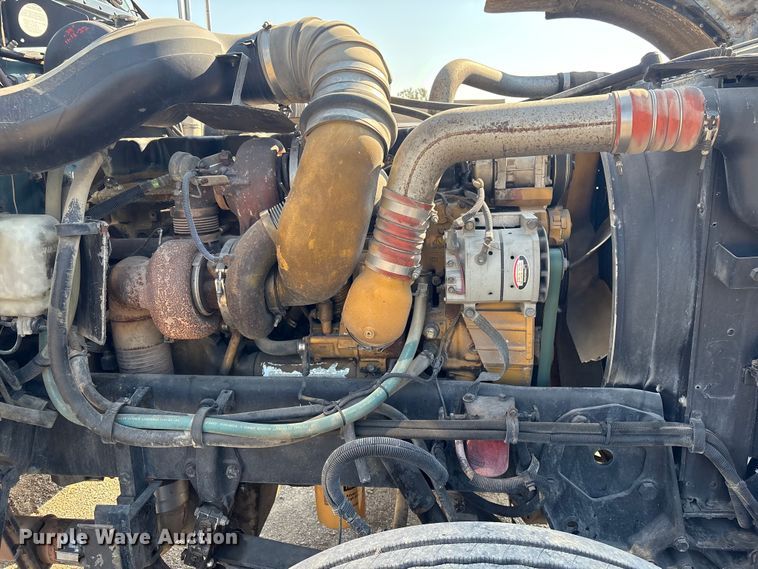 image for item FI0004 2006 Peterbilt 379 semi truck