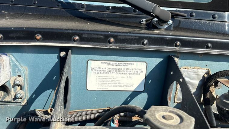 image for item FI0004 2006 Peterbilt 379 semi truck