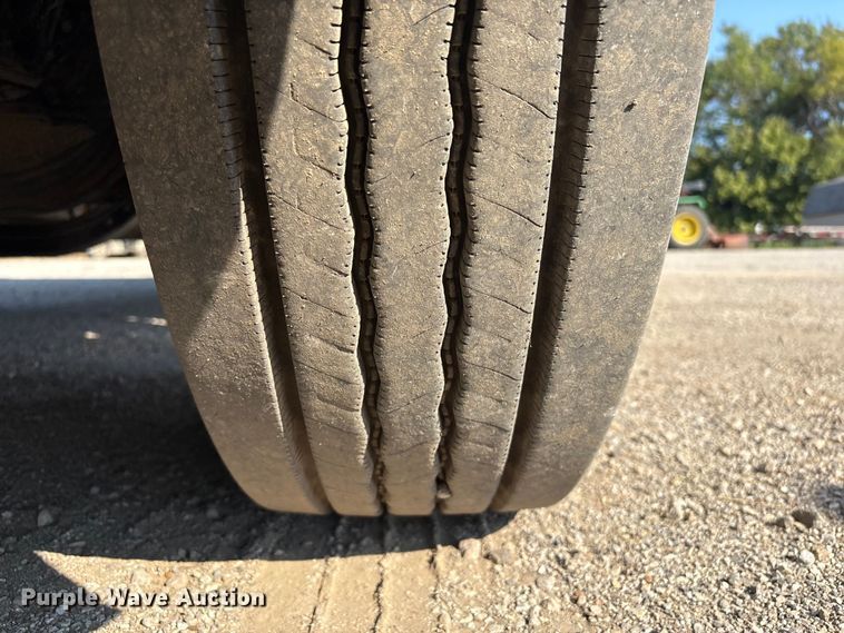 image for item FI0004 2006 Peterbilt 379 semi truck