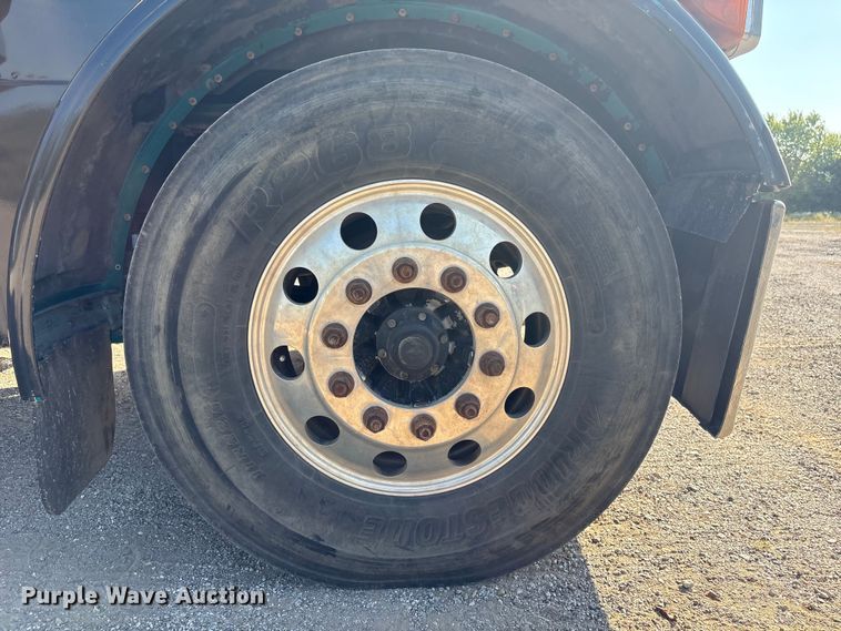 image for item FI0004 2006 Peterbilt 379 semi truck