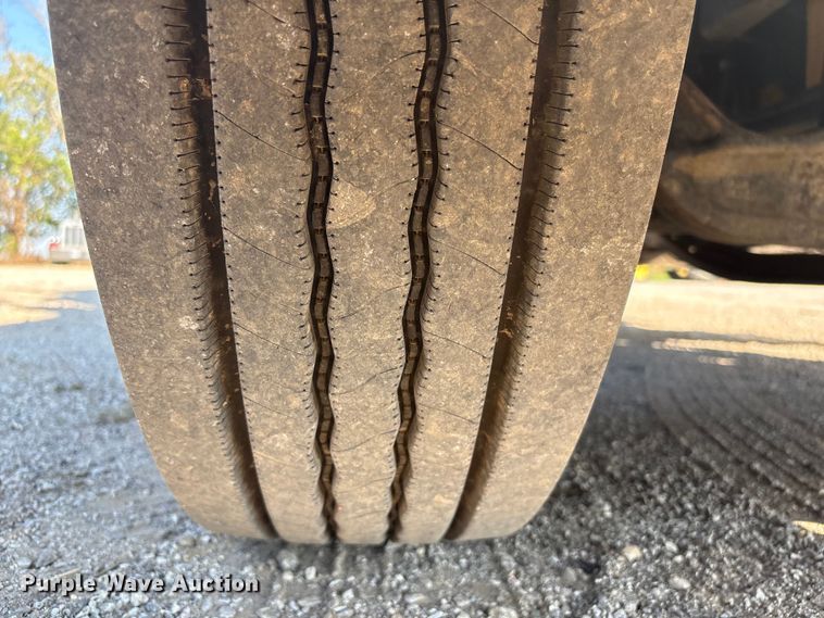 image for item FI0004 2006 Peterbilt 379 semi truck