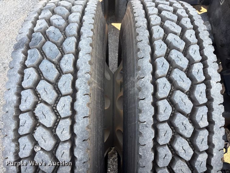 image for item FI0004 2006 Peterbilt 379 semi truck