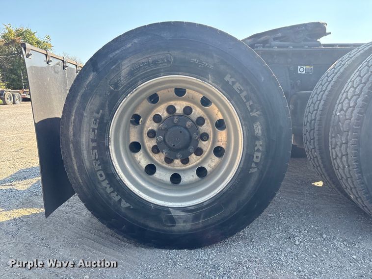 image for item FI0004 2006 Peterbilt 379 semi truck