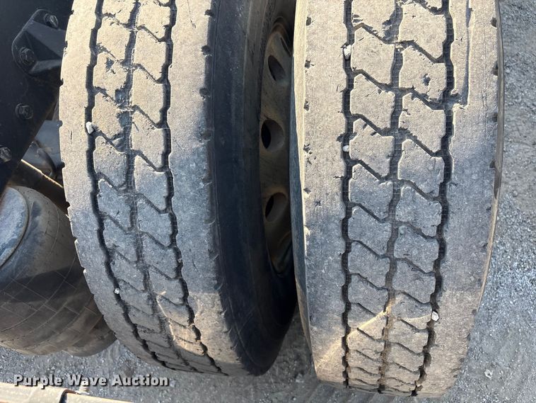 image for item FI0004 2006 Peterbilt 379 semi truck