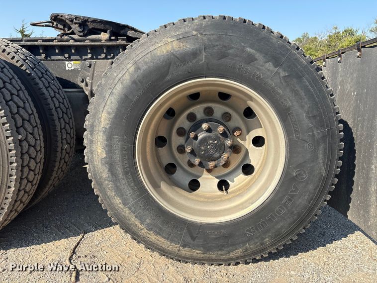 image for item FI0004 2006 Peterbilt 379 semi truck