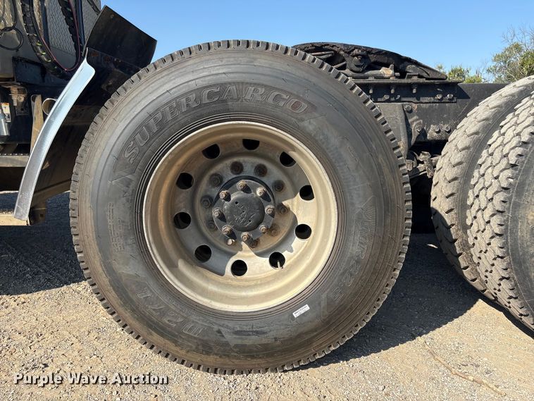 image for item FI0004 2006 Peterbilt 379 semi truck