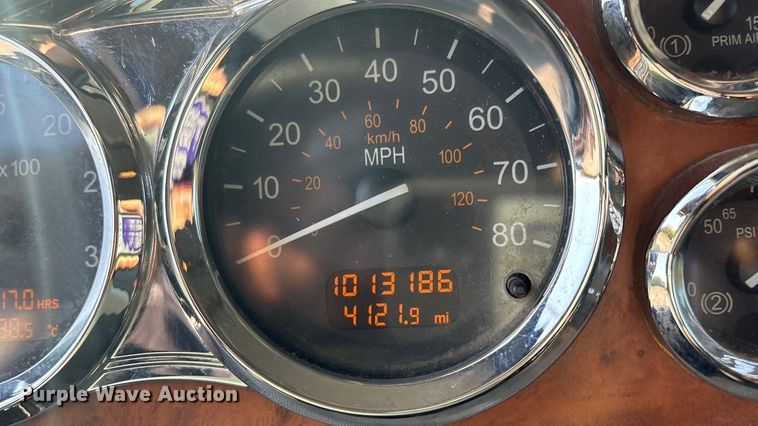 image for item FI0004 2006 Peterbilt 379 semi truck