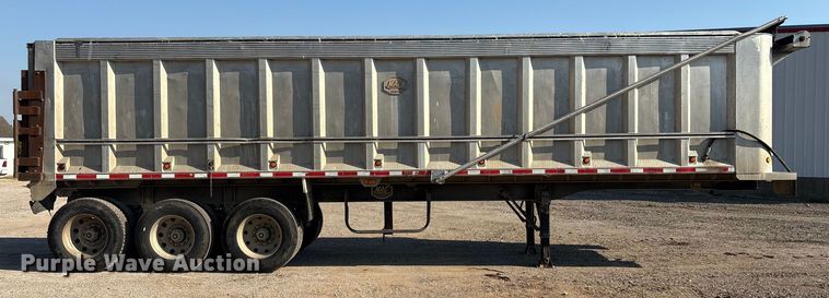 image for item FI0005 2005 Mac end dump trailer