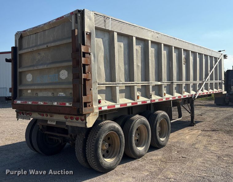 image for item FI0005 2005 Mac end dump trailer