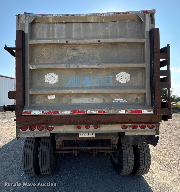 image for item FI0005 2005 Mac end dump trailer