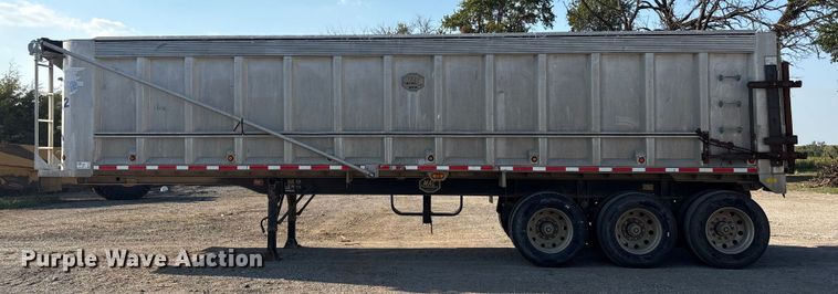 image for item FI0005 2005 Mac end dump trailer