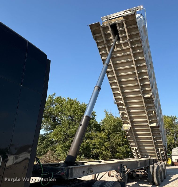 image for item FI0005 2005 Mac end dump trailer