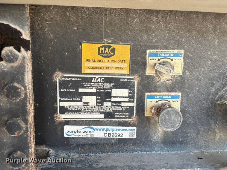 image for item FI0005 2005 Mac end dump trailer