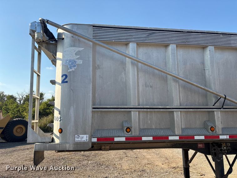 image for item FI0005 2005 Mac end dump trailer