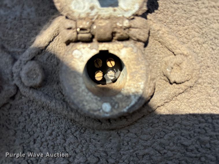 image for item FI0005 2005 Mac end dump trailer