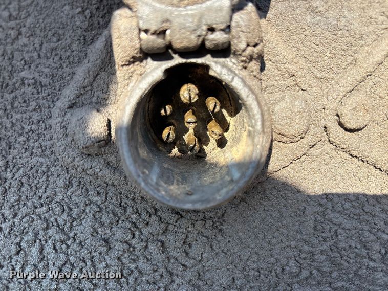 image for item FI0005 2005 Mac end dump trailer