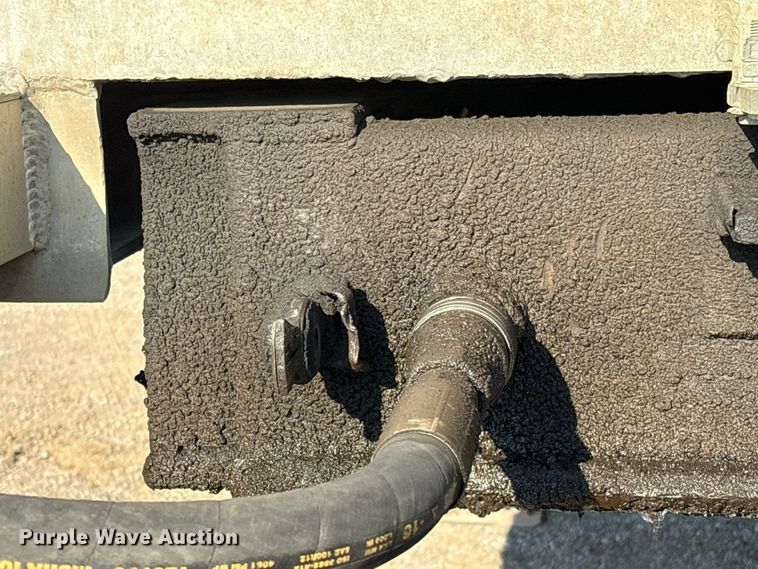 image for item FI0005 2005 Mac end dump trailer