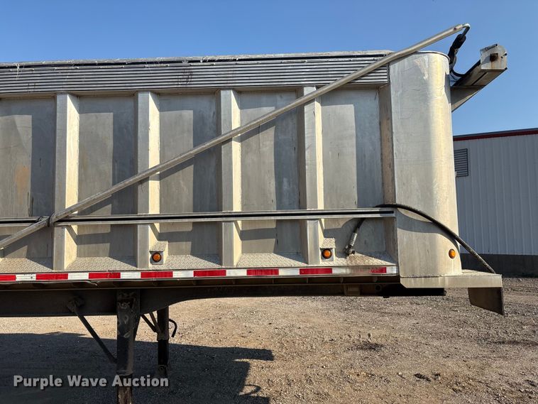 image for item FI0005 2005 Mac end dump trailer
