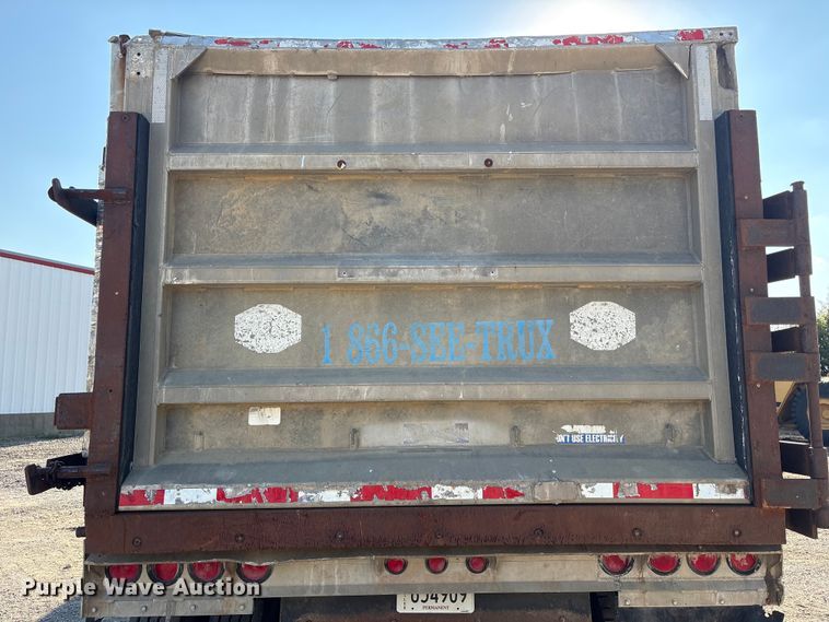 image for item FI0005 2005 Mac end dump trailer