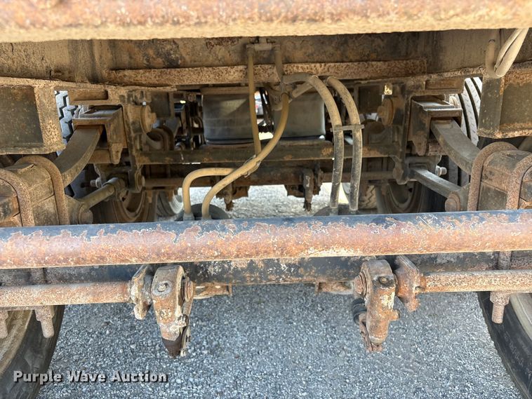 image for item FI0005 2005 Mac end dump trailer