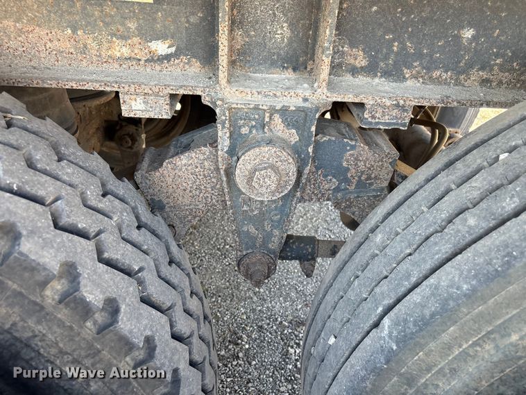 image for item FI0005 2005 Mac end dump trailer