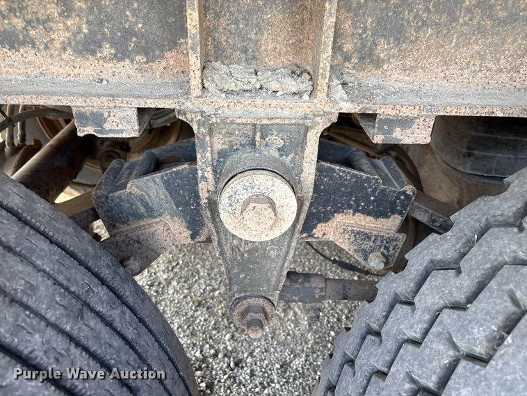 image for item FI0005 2005 Mac end dump trailer