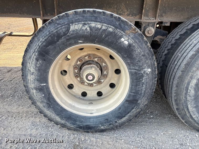 image for item FI0005 2005 Mac end dump trailer