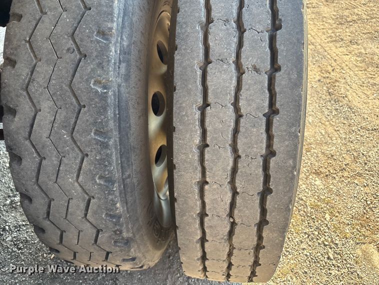 image for item FI0005 2005 Mac end dump trailer