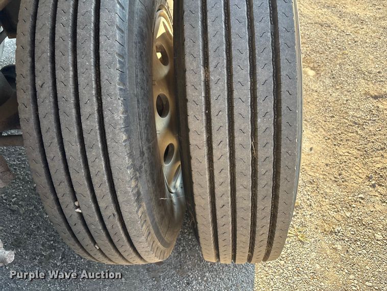 image for item FI0005 2005 Mac end dump trailer