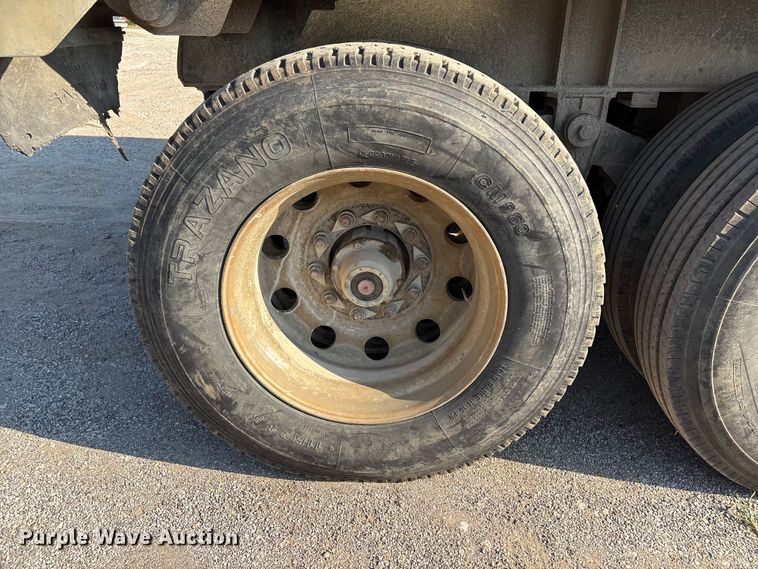 image for item FI0005 2005 Mac end dump trailer