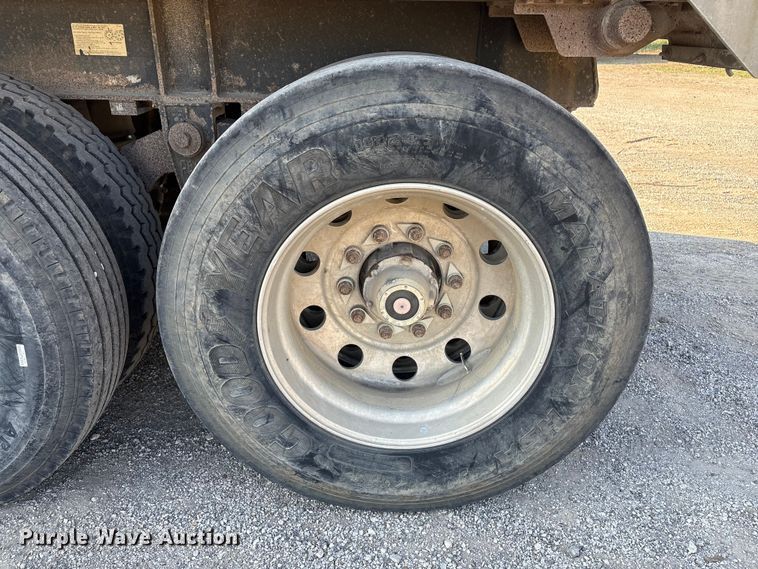 image for item FI0005 2005 Mac end dump trailer