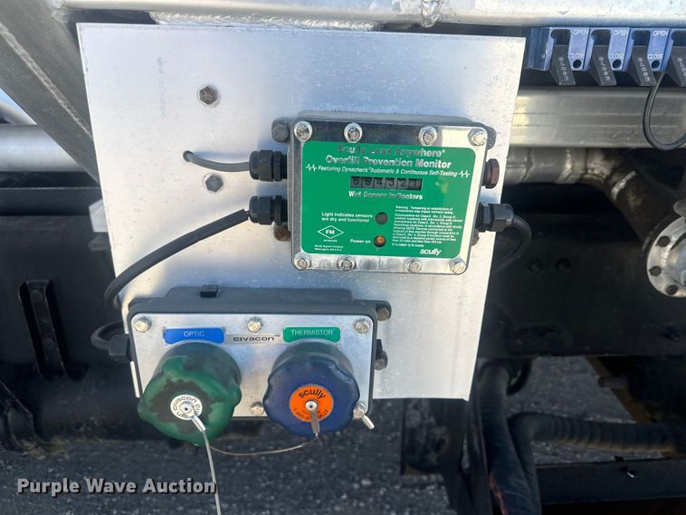 image for item FI0025 2011 Freightliner Business Class M2 fuel truck