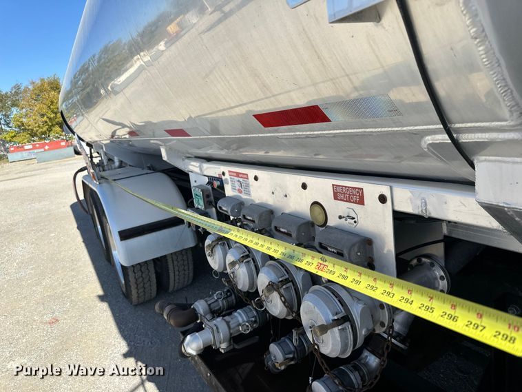 image for item FI0025 2011 Freightliner Business Class M2 fuel truck