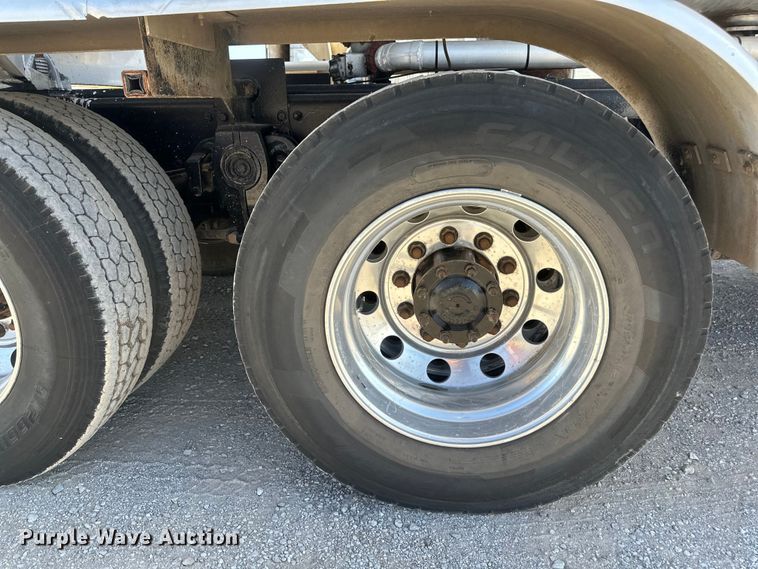 image for item FI0025 2011 Freightliner Business Class M2 fuel truck