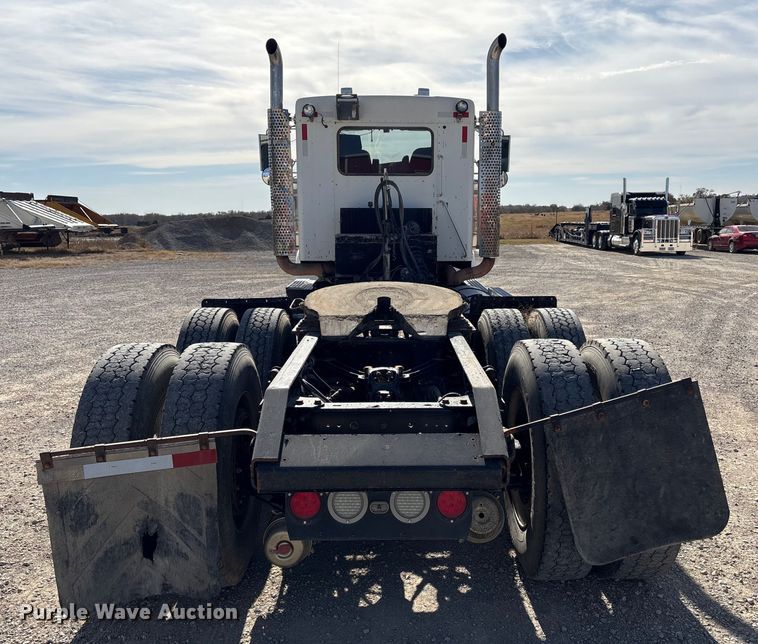 image for item FI0030 2009 Kenworth W900 semi truck